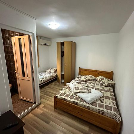 Casa Pestelui Hotel Două Mai Exterior foto